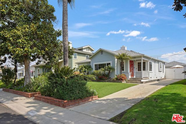 7906 Mcconnell Ave, Los Angeles, CA 90045