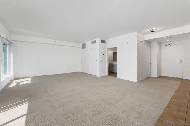 550 15Th St, San Diego CA: https://media.crmls.org/mediaz/c65d4be1-dfe4-4bfa-b25b-95ac4f459484.jpg