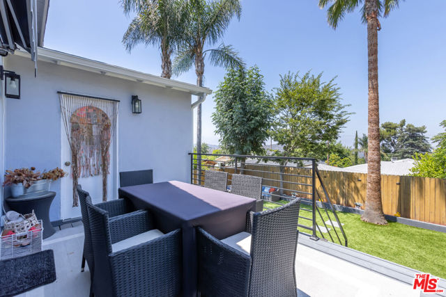 10315 Fairgrove Avenue, Tujunga CA: https://media.crmls.org/mediaz/c65dcb81-00e0-4b12-945b-8bb06f0a03c2.jpg