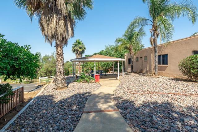 9780 Dunbar Ln Lane, El Cajon CA: https://media.crmls.org/mediaz/c65e4898-2108-4d49-96f3-d5feb16824ad.jpg