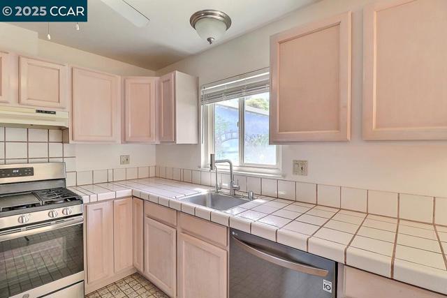 2465 Buena Vista Ave, Walnut Creek CA: https://media.crmls.org/mediaz/c65e8547-e1f4-4234-b479-28cb32c1d4bd.jpg