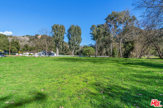 1514 Willow Drive, Topanga CA: https://media.crmls.org/mediaz/c65ea3a7-3c8a-4fe0-bc60-87d49002f4a3.jpg