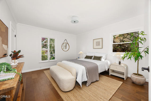325 S Oak Avenue, Pasadena CA: https://media.crmls.org/mediaz/c65ec0c8-626c-4fad-845f-c940a0bb7b14.jpg