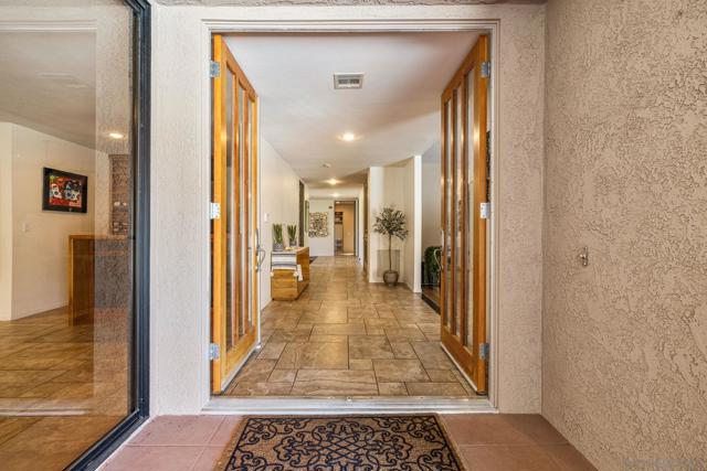 142 Yale Dr, Rancho Mirage CA: https://media.crmls.org/mediaz/c65ed5f4-f73e-4f09-a05d-e377fd72b989.jpg