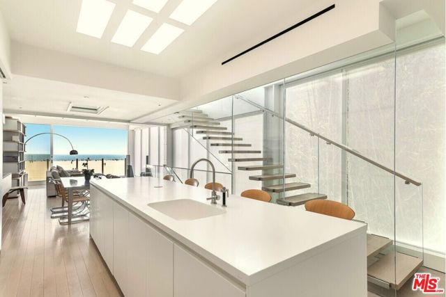 1267 Palisades Beach Road, Santa Monica CA: https://media.crmls.org/mediaz/c65efdc2-62b5-48c8-a610-1f96b148b944.jpg