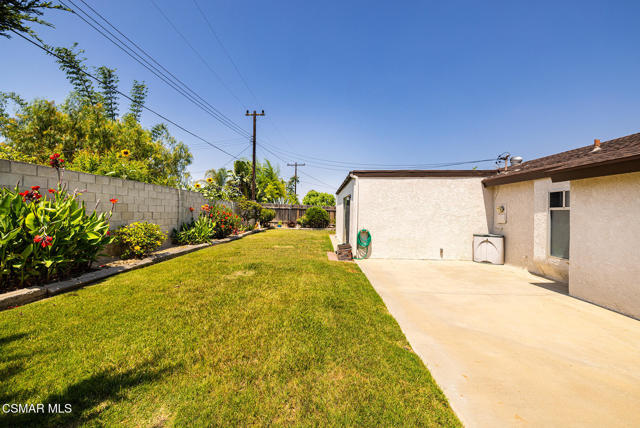 1748 Sutter Avenue, Simi Valley CA: https://media.crmls.org/mediaz/c65fa93b-c216-4932-b4b9-ff841c6aec73.jpg