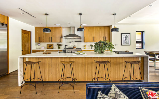 2656 32nd Street, Santa Monica CA: https://media.crmls.org/mediaz/c65faeb8-9089-4aed-b933-9b92693e0f74.jpg