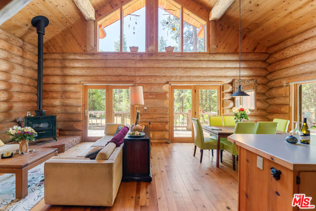 15050 Scott Bar Mountain Lookout Road, Fort Jones CA: https://media.crmls.org/mediaz/c6603107-c857-4ee3-929c-56797823bd5b.jpg