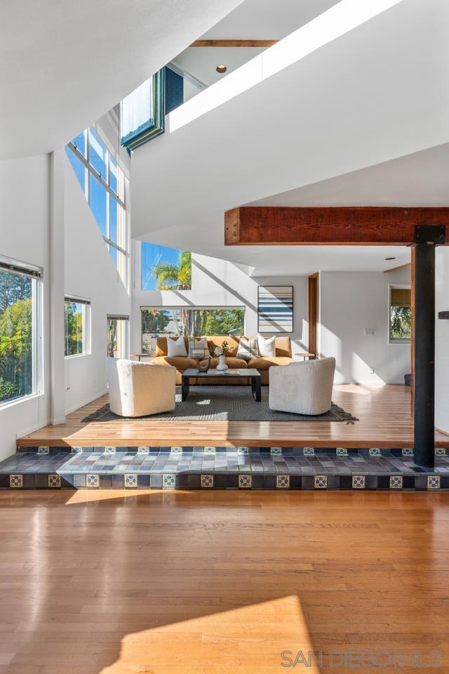 2506 Via Merano, Del Mar CA: https://media.crmls.org/mediaz/c66060fe-5283-4975-a0ef-6049b1f02239.jpg