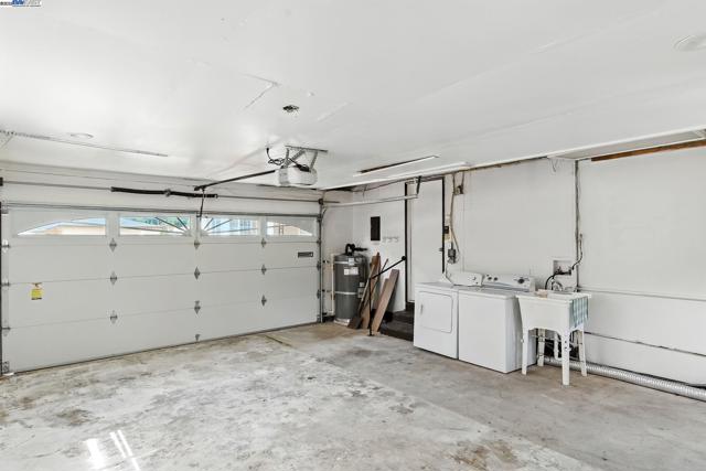 35458 Orleans Dr, Newark CA: https://media.crmls.org/mediaz/c66077f0-7e60-416b-9d7a-24625e1e807d.jpg