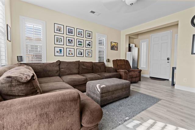 Detail Gallery Image 15 of 46 For 1828 Wolf Canyon Loop, Chula Vista,  CA 91913 - 3 Beds | 2/1 Baths