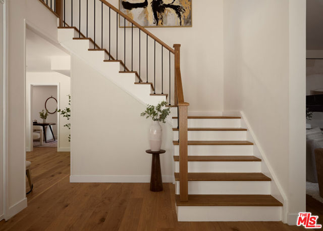 5271 Woodlake Avenue, Woodland Hills CA: https://media.crmls.org/mediaz/c660b4fb-47cf-4118-93c2-7dace447b7e5.jpg