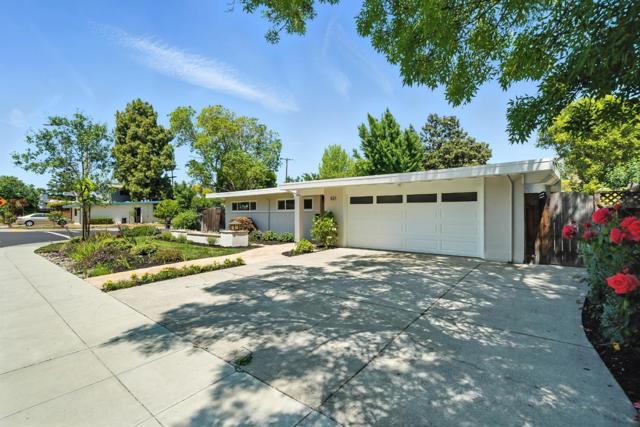 821 E Meadow Drive, Palo Alto CA: https://media.crmls.org/mediaz/c661237f-2462-4eaa-ad5e-f4d86a813683.jpg