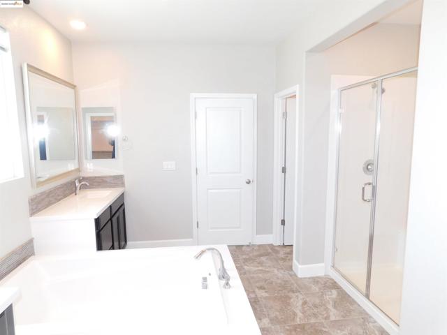 1090 Lavender St, Manteca CA: https://media.crmls.org/mediaz/c6613ccd-b75e-40f3-97e3-9acbd7f877ff.jpg