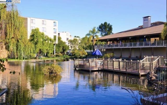 420 N Civic Dr., Walnut Creek CA: https://media.crmls.org/mediaz/c6614a3d-b23d-4569-b059-b40689ee0ea0.jpg
