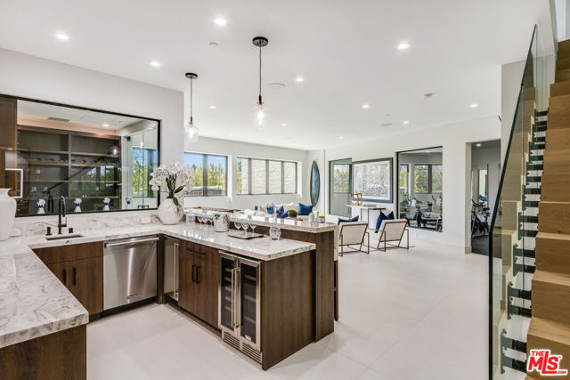 286 Quadro Vecchio Drive, Pacific Palisades CA: https://media.crmls.org/mediaz/c661cd92-32e6-468b-8c31-56d44f4e162b.jpg