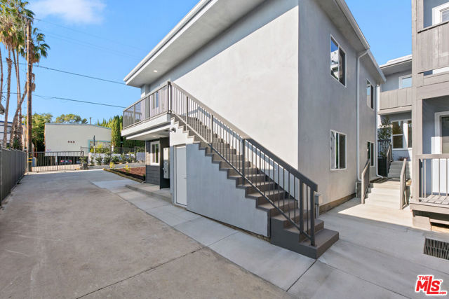954 North San Vicente Boulevard, 6 photo 20