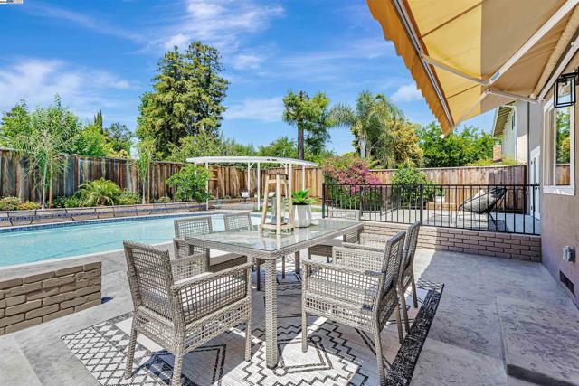 2531 Willowren Way, Pleasanton CA: https://media.crmls.org/mediaz/c661e13e-8584-4ec4-9814-44618c8dd33b.jpg