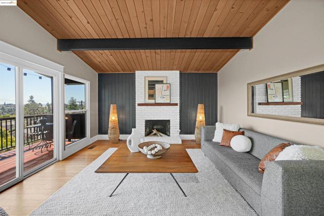 4329 Lawrence Dr, Castro Valley CA: https://media.crmls.org/mediaz/c661f01f-5a45-4ef2-8592-148f7fea6861.jpg