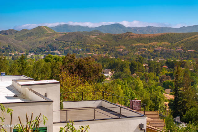 28333 Foothill Drive, Agoura Hills CA: https://media.crmls.org/mediaz/c661f8ea-2f7d-4dbb-82f0-10e322537072.jpg