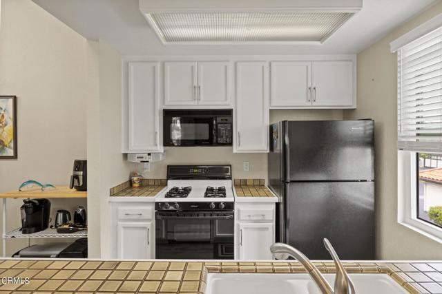 Detail Gallery Image 9 of 64 For 2226 Martinique Ln, Oxnard,  CA 93035 - 2 Beds | 2 Baths