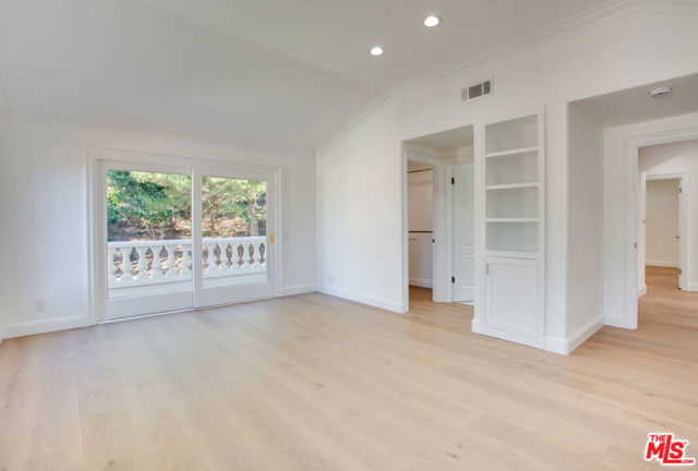 10221 Briarwood Drive, Los Angeles CA: https://media.crmls.org/mediaz/c6632641-7c64-4767-84bb-13e45fed3527.jpg
