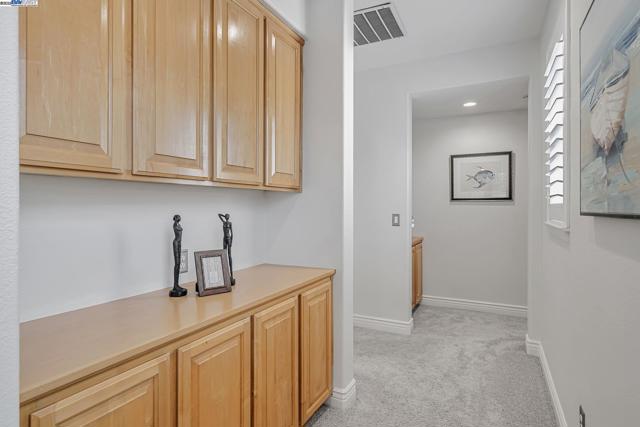 260 Abigail Cir, Danville CA: https://media.crmls.org/mediaz/c663557f-b625-4c45-a51f-7b0465520864.jpg