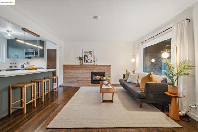 Image 41 of 60 For 2069 Horne St