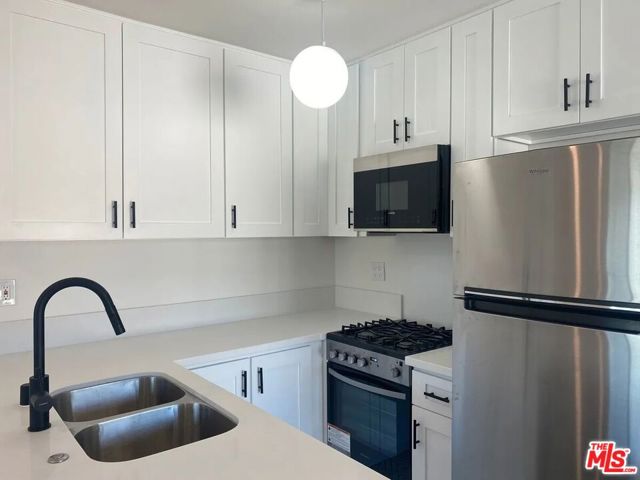 5115 Clinton Street, Los Angeles CA: https://media.crmls.org/mediaz/c6640a3d-a42c-408d-ad7e-c30b3470e9ab.jpg
