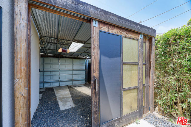519 1/2 San Juan Avenue, Venice CA: https://media.crmls.org/mediaz/c664b492-ceb9-45e1-8ffa-02be0f221cb2.jpg