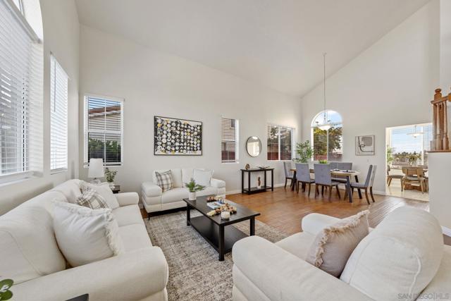 1117 Camino Biscay, Chula Vista CA: https://media.crmls.org/mediaz/c66528d9-e118-4c30-b782-14c42d4e8cd7.jpg