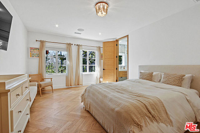 9451 Sunset Boulevard, Beverly Hills CA: https://media.crmls.org/mediaz/c6660c40-c05b-4ea3-a065-f5575e1384ca.jpg