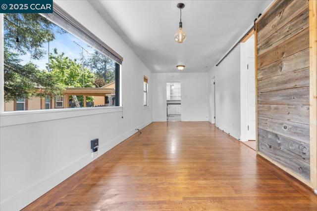 8041 Winthrope St, Oakland CA: https://media.crmls.org/mediaz/c66643e2-972a-48b1-a663-488809366b0e.jpg