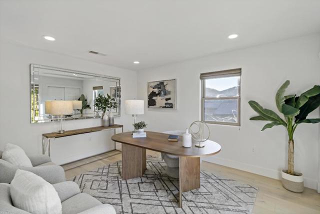 303 Lakeview Way, Redwood City CA: https://media.crmls.org/mediaz/c66680d1-9edf-4bad-81b7-d16996cde881.jpg