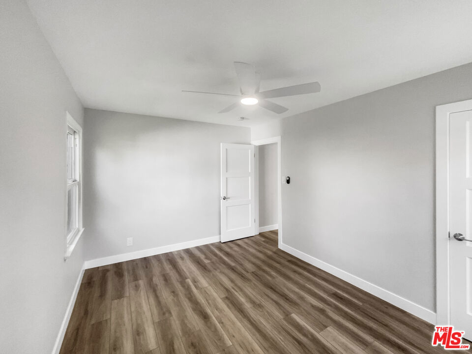 https://media.crmls.org/mediaz/c6674ada-82d0-4a0b-8789-c68759027927.jpg?preset=X-Large