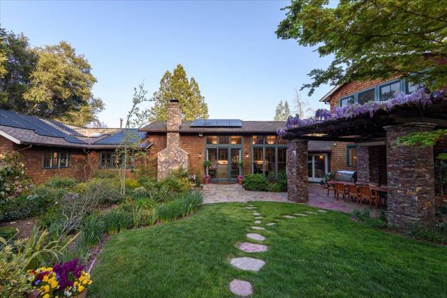45 Bear Gulch Drive, Portola Valley CA: https://media.crmls.org/mediaz/c66789a6-48d1-4553-a4eb-30f13fab6a5e.jpg