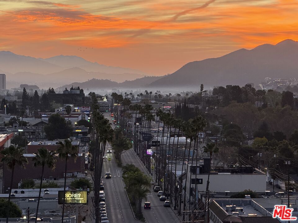 https://media.crmls.org/mediaz/c667a9c0-df89-4f79-b335-7a833ad2218a.jpg?preset=X-Large