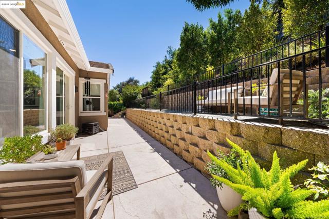 881 Inverness Ln, Brentwood CA: https://media.crmls.org/mediaz/c6685469-cfa2-4850-9fbe-4c4d33886203.jpg
