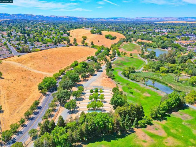 5091 Saint Celestine Ct, Concord CA: https://media.crmls.org/mediaz/c668a2b6-ae36-4ae8-ab3d-aad08880e098.jpg