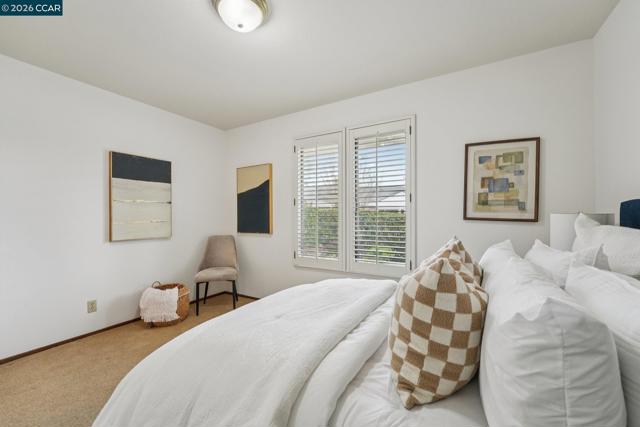 Image 32 of 44 For 34 Sherwood Ct