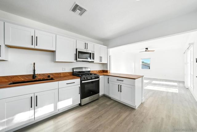 1301 Clove St, El Cajon CA: https://media.crmls.org/mediaz/c66977cd-9b38-45bc-8257-5995c7da558b.jpg