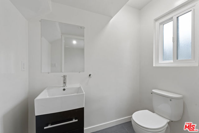 1807 Oak Street photo 3