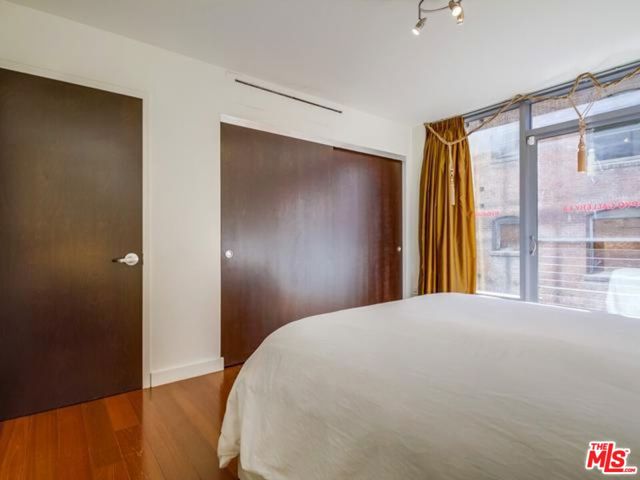 1100 S Hope Street, Los Angeles CA: https://media.crmls.org/mediaz/c66a3339-5dd4-4803-920f-bec6b29e629d.jpg