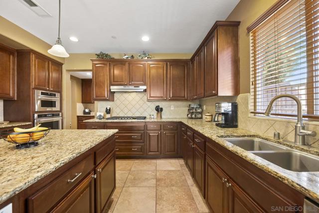 5545 Nanday Ct, Oceanside CA: https://media.crmls.org/mediaz/c66a861d-cc3c-44f5-8d7d-a06f50423c53.jpg