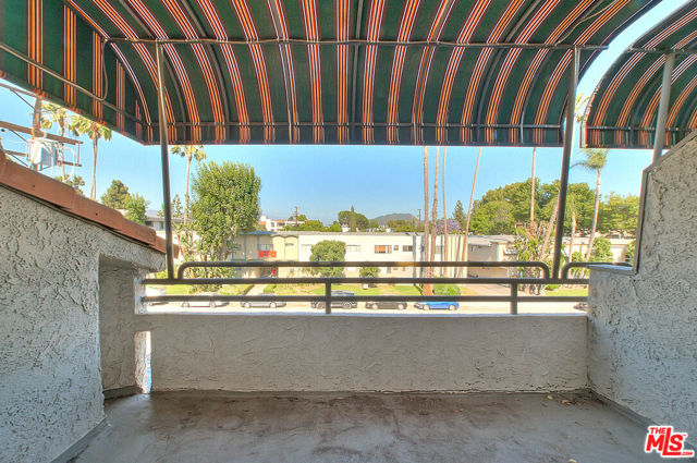 4311 Colfax Avenue, Studio City CA: https://media.crmls.org/mediaz/c66aa0ff-211f-43db-b8f8-21ef937a2c57.jpg