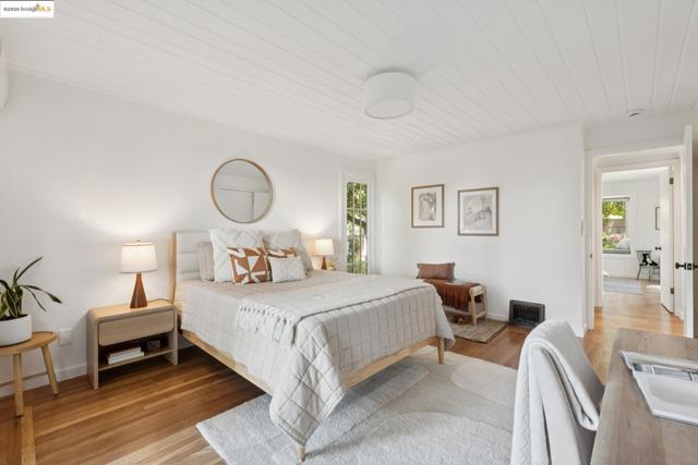1270 Queens Rd, Berkeley CA: https://media.crmls.org/mediaz/c66b0b03-e6d1-4f8d-adce-30523f872cfd.jpg