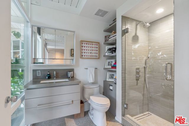 2179 Mandeville Canyon Road, Los Angeles CA: https://media.crmls.org/mediaz/c66b1082-6e41-4714-9479-56bfd4fa719a.jpg