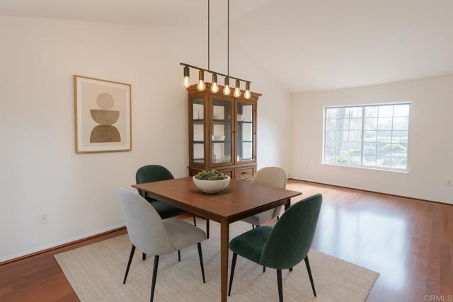 1715 Las Palmas Lane, Escondido CA: https://media.crmls.org/mediaz/c66b4f71-de2c-495f-aec7-1e0e71c2df7a.jpg