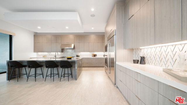11782 N Hillsborough Lane, Porter Ranch CA: https://media.crmls.org/mediaz/c66b7d38-b94e-45f7-9e84-ee78678744ba.jpg