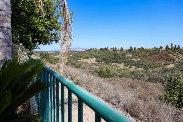 641 Serrano Ln, Chula Vista CA: https://media.crmls.org/mediaz/c66bea7d-269b-4f3a-8adb-c00d6c601d18.jpg